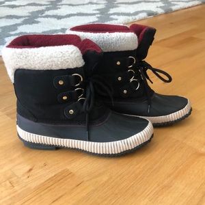 Tommy Hilfiger snow boots